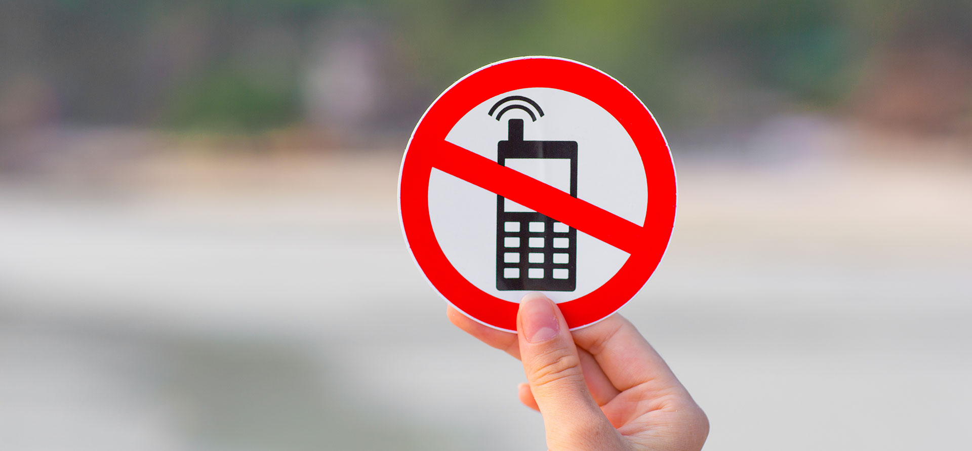Le Code de l’éducation prévoit déjà une interdiction générale de l’utilisation du téléphone